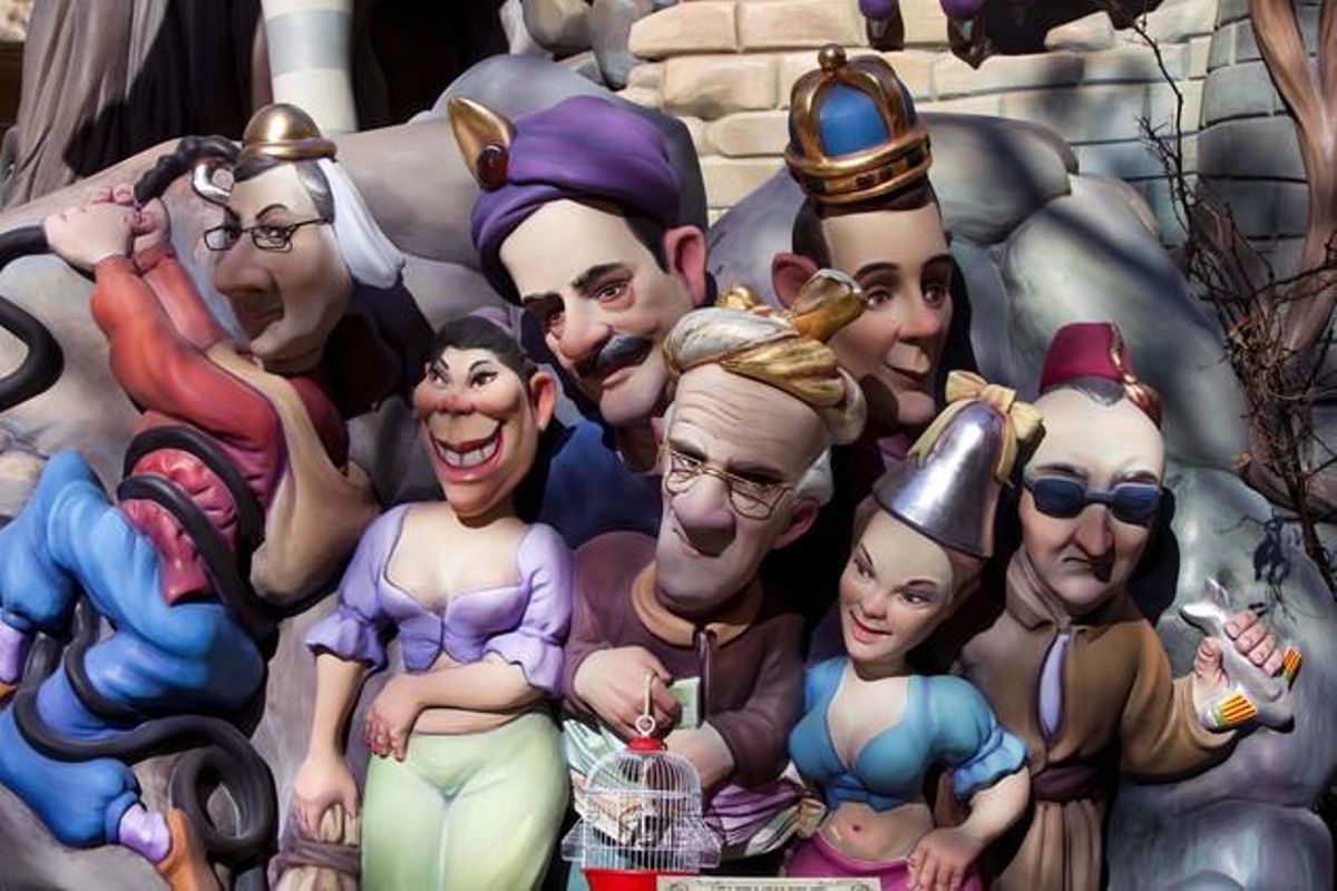 Els ninots de José Blanco (e), Isabel Pantoja (2e), Julián Muñoz (3e), Teddy Bautista (c), Iñaki Urdangarin (3d), María José Campanario (2d) i Carlos Fabra (d).