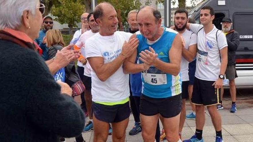 Momento de la llegada de Ángel, que padece párkinson, a la meta.