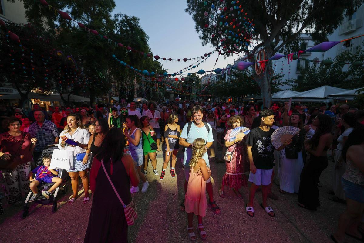 Todas las imágenes de la celebración del Flower Power de las Festes de la Terra