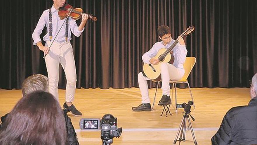 La Banda Jove de Sant Joan de Moró anima la final del certamen de l’Alcora