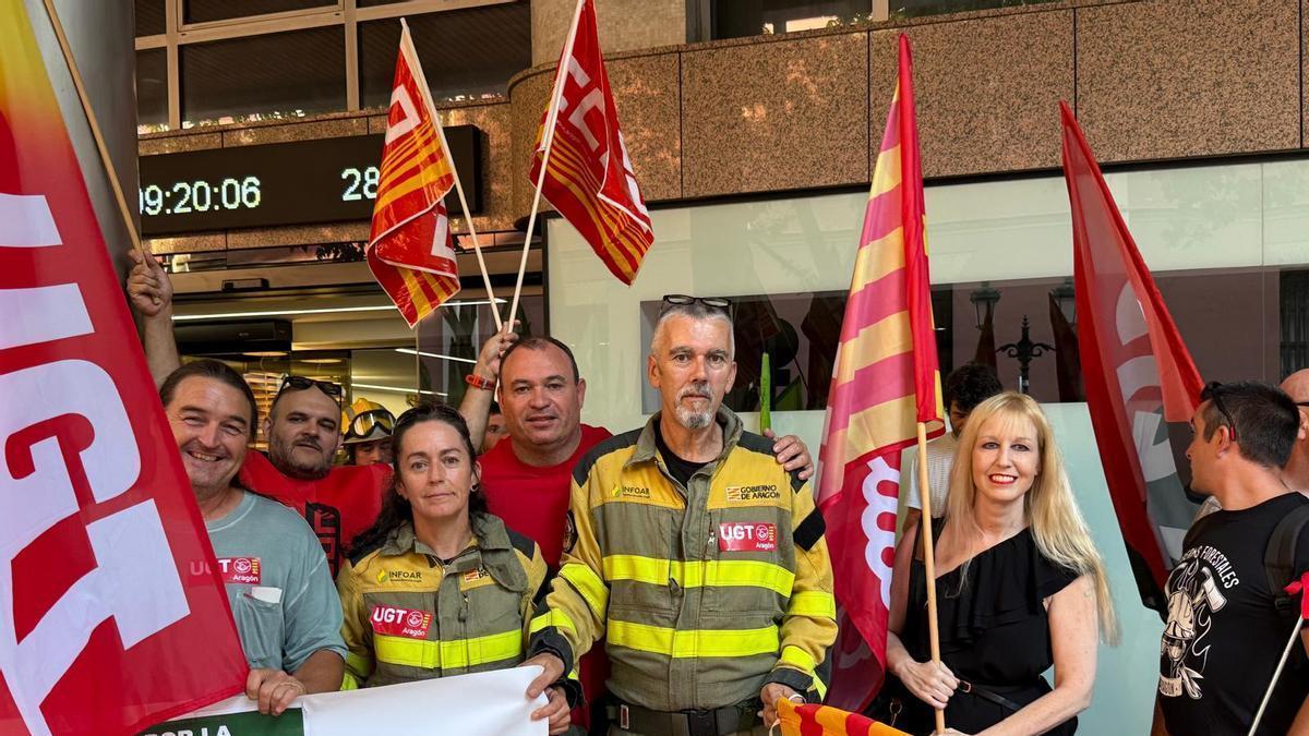 Protesta de los bomberos forestales en el SAMA.