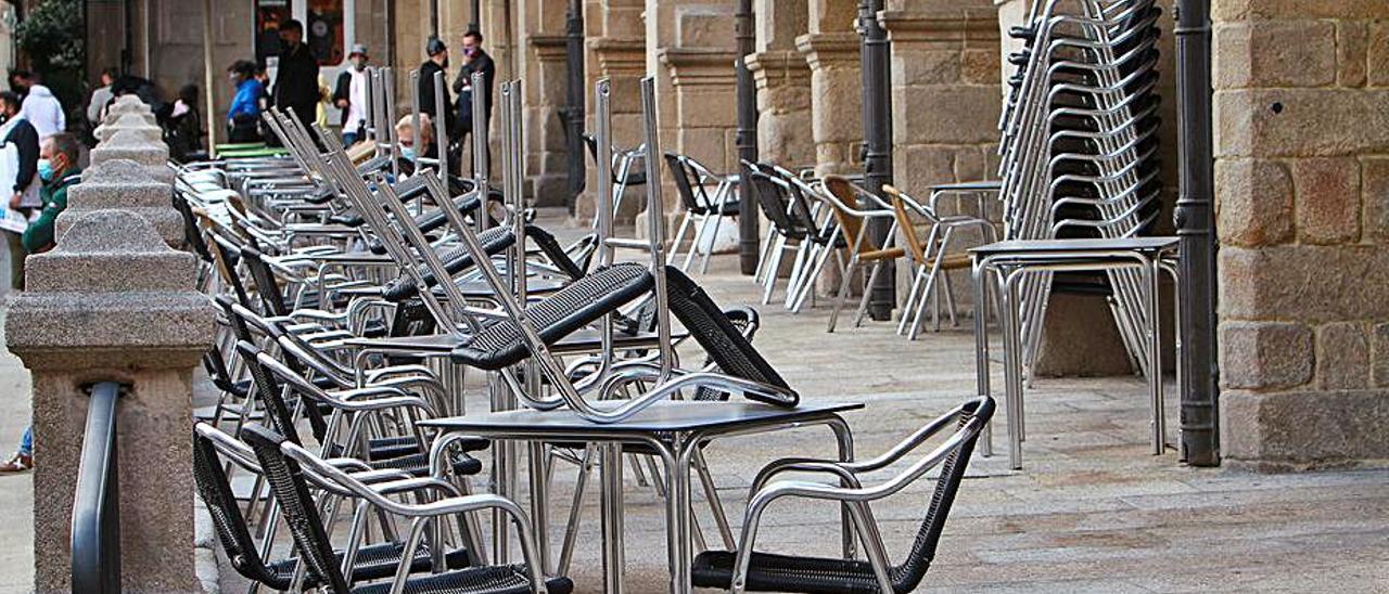 Terrazas vacías durante las restricciones.