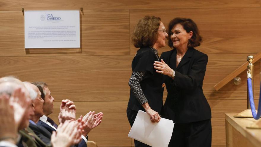 La presidenta del Consejo de Estado advierte en Asturias del riesgo de “blanquear el fascismo” y Barbón la secunda: "Hay un deterioro intencionado de la democracia"