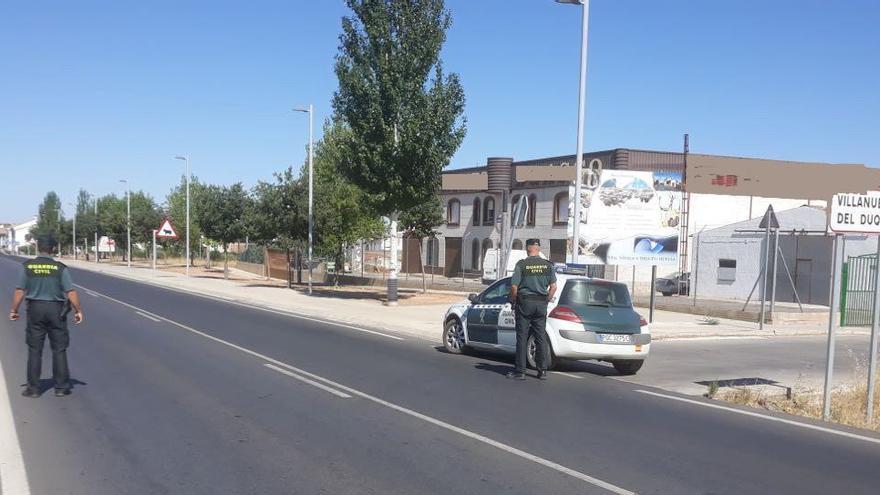 Coronavirus en Córdoba: la Guardia Civil denuncia a ocho jóvenes por hacer botellón en un corral en Villaralto