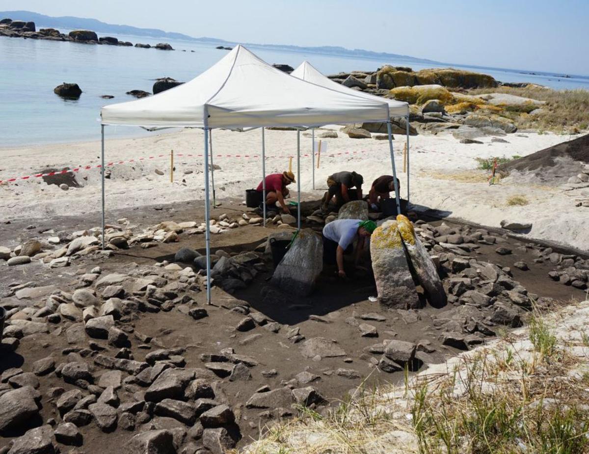 Una de las mámoas de
Guidoiro Areoso.  |  FdV