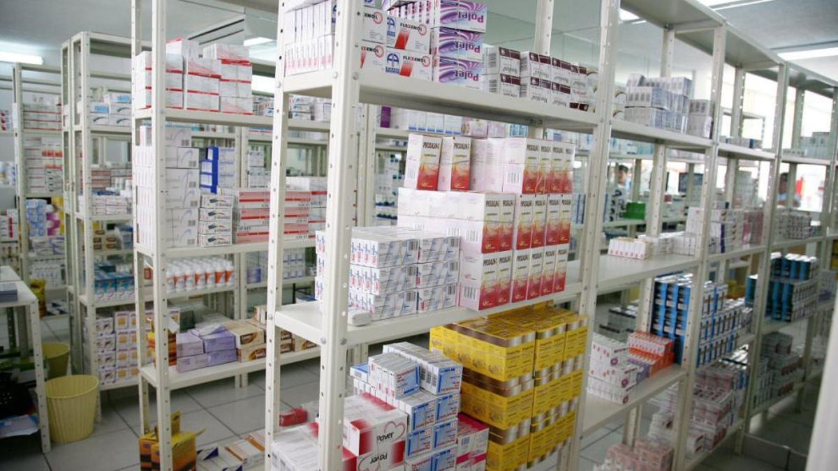 Medicaments en un magatzem d’una farmàcia en una imatge d’arxiu.