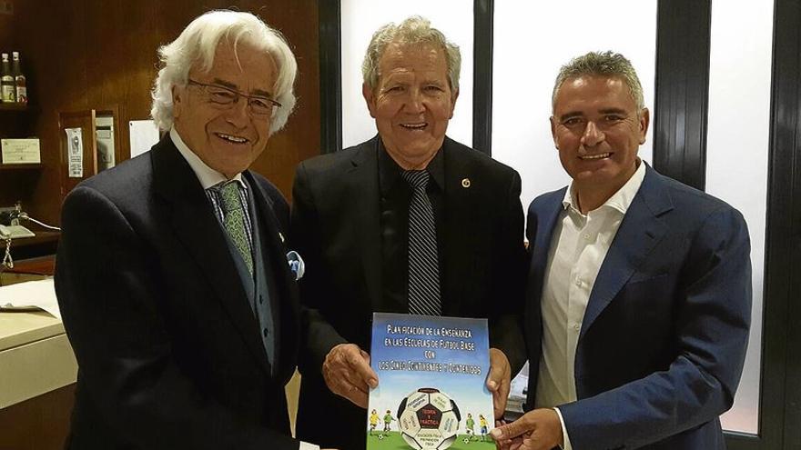 Manolo Sánchez, en la presentación del libro de Cabanillas