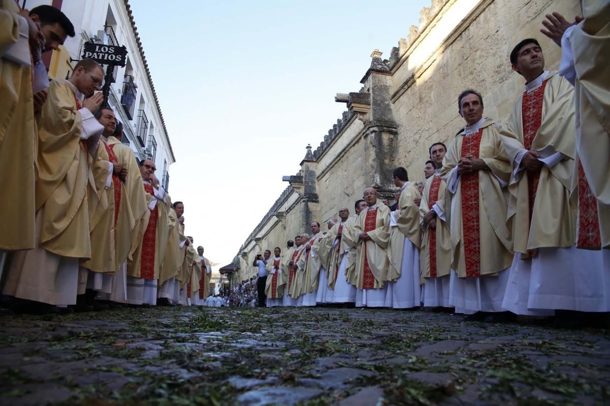 El Corpus recorre las inmediaciones de la Mezquita-Catedral