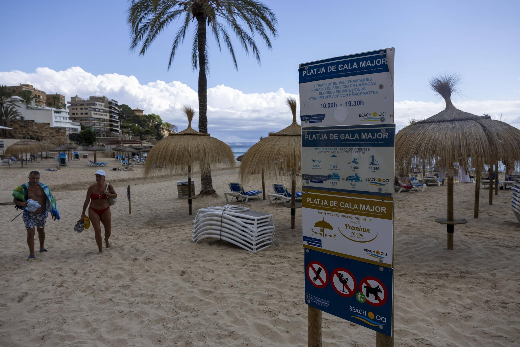El GOB denuncia a Costas las hamacas ‘premium’ por 70 euros sin autorización de Cala Major