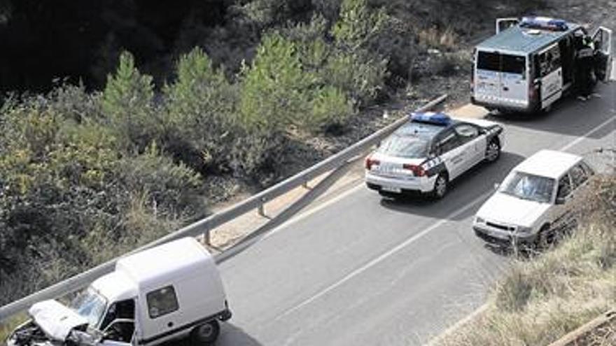 DOS FURGONETAS COLISIONAN EN EL VIAL DE L’ALCORA