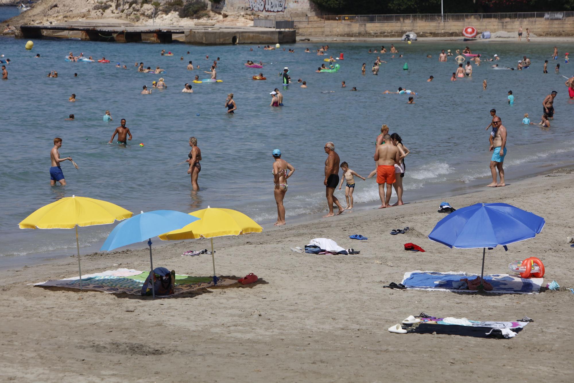 Sommer in Peguera: So genießen die Mallorca-Urlauber das Leben am beliebten Badestrand