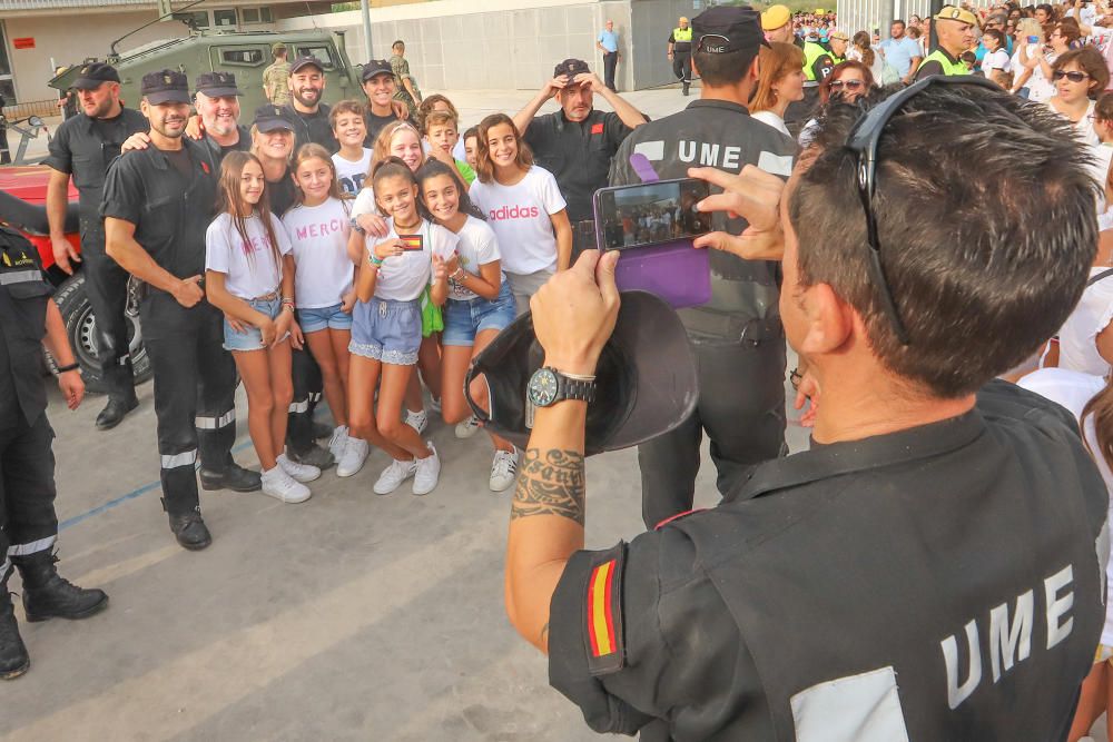 Orihuela despide a la UME entre vítores y aplausos