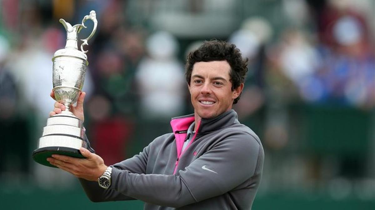 McIlroy, amb la gerra de claret que l’acredita com a guanyador de l’Open Britànic.