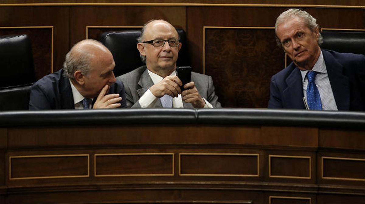 Jorge Fernández Díaz, Cristóbal Montoro i Morenés, en el ple que s’ha celebrat aquest dimarts al Congrés dels Diputats on s’ha debatut el tercer rescat a Grècia.