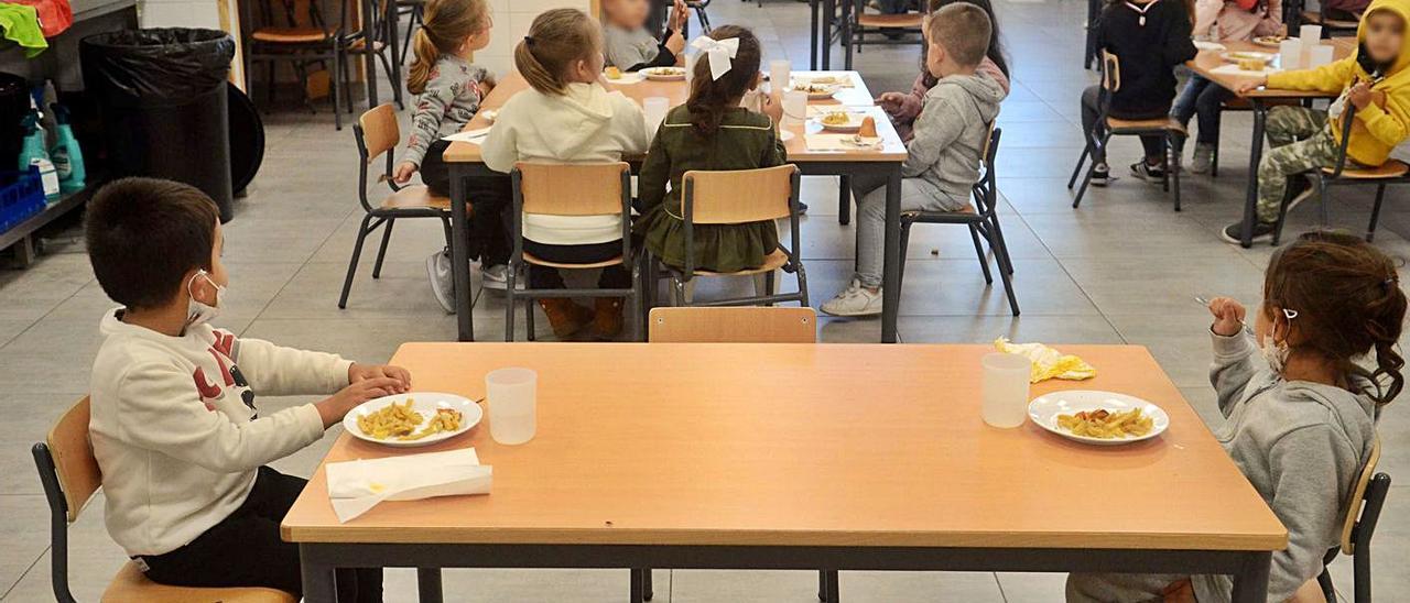 En el CEIP O Piñeiriño se mantienen los grupos burbuja también en el comedor.   | // NOÉ PARGA