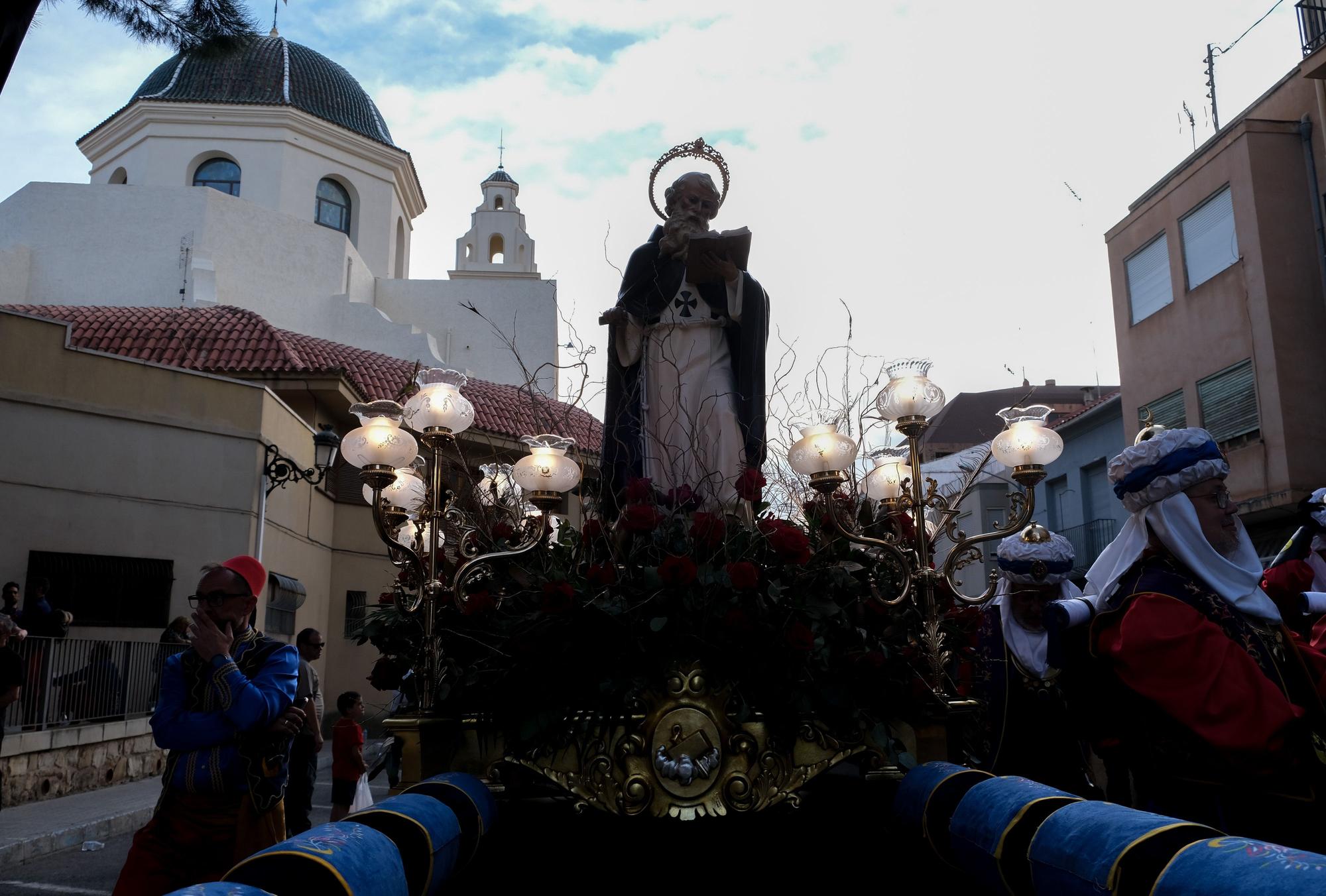 Elda agradece a San Antón el regreso de la fiesta