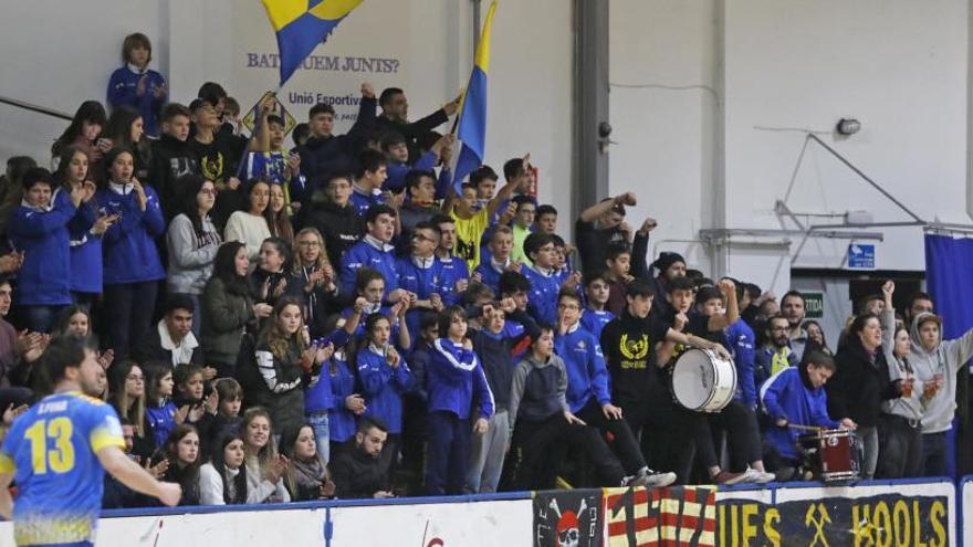 Els aficionats del Sarrià animant el seu equip dissabte passat contra l&#039;Antequera