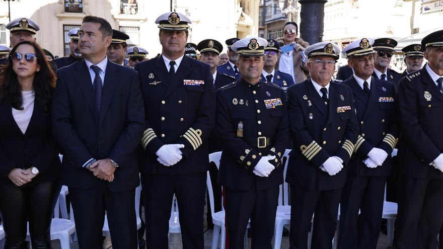 Entrega de placas a los nuevos agentes y de distinciones al personal jubilado de la Policía Local de Cartagena