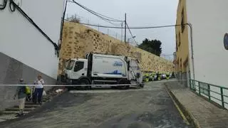 Un camión de basura bloquea el acceso a Lugarejos durante horas
