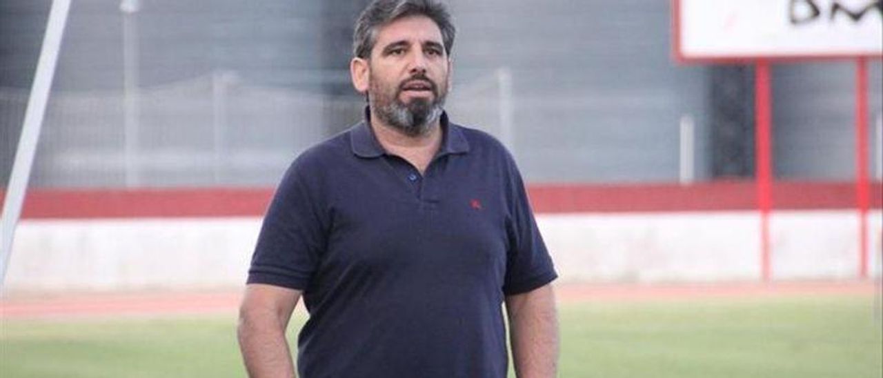 Juan García, durante uno de sus partidos como entrenador.