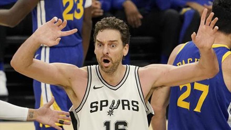 Los Warriors acentúan la crisis de los Spurs