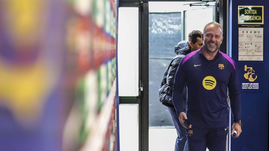 Hansi Flick entra a la sala de prensa en vísperas del Celta- Barça.