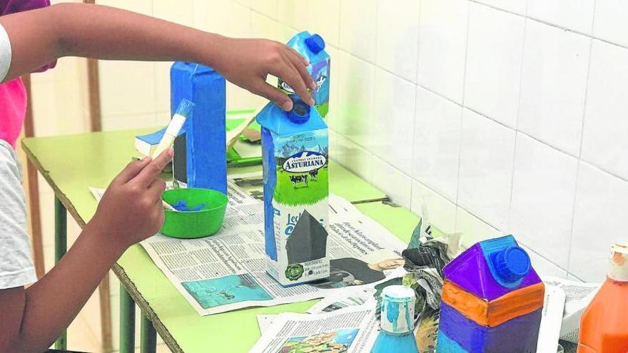 El colegio Urci de Águilas ayuda a los pájaros de su barrio