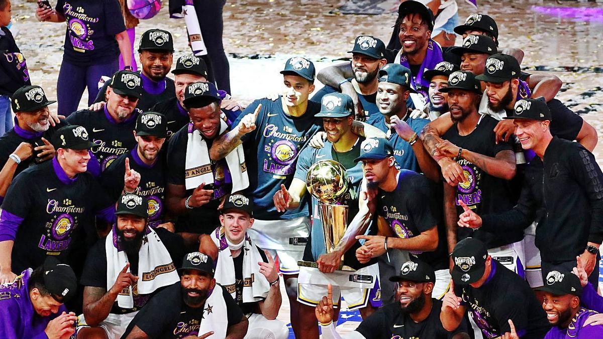 Celebración de los Lakers, tras ganar el anillo. | Today Sports