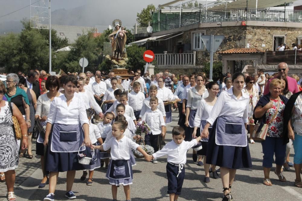 Meira se vuelva en la ofrenda a los marineros