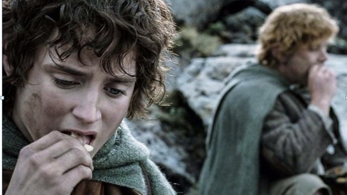 Frodo y Sam, de merienda en medio del camino.