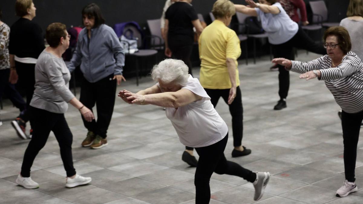 En imágenes: El taller de Activa tu cuerpo con ritmo en Corvera, para mayores de 55 años