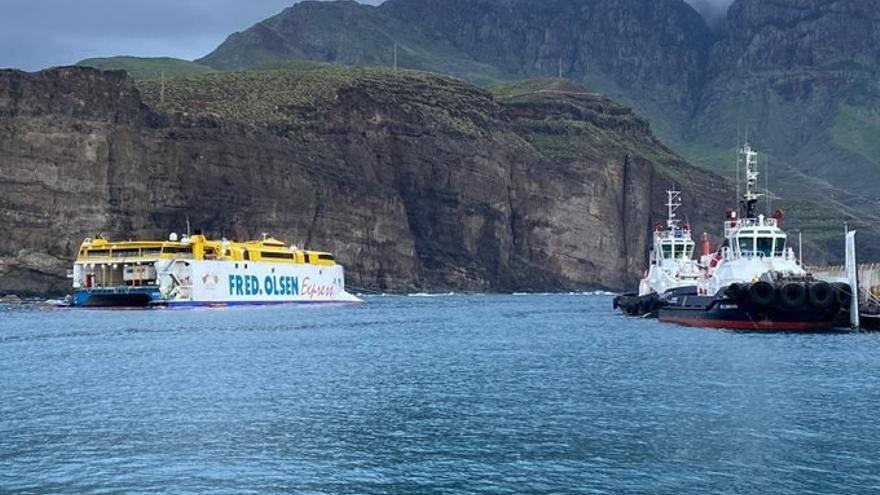 CANARIAS.-Fred Olsen admite que hubo un derrame de &quot;cantidades limitadas&quot; pero la &quot;poca&quot; contaminación producida &quot;está controlada&quot;