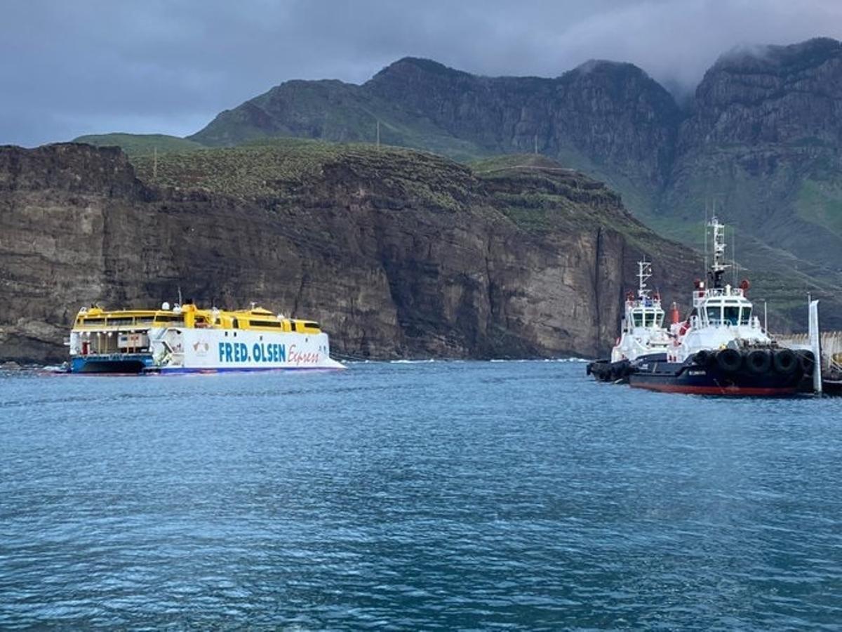 CANARIAS.-Fred Olsen admite que hubo un derrame de &quot;cantidades limitadas&quot; pero la &quot;poca&quot; contaminación producida &quot;está controlada&quot;