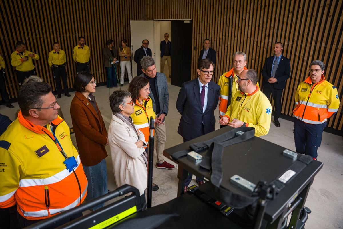 El presidente Salvador Illa, junto a Olga Pané y Núria Parlon, inaugura la nueva sede del Sistema d'Emergències Mèdiques (SEM),en L´Hospitalet de Llobregat