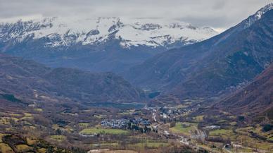 La ruta de senderismo entre cascadas que te acerca a uno de los rincones más bonitos de Aragón