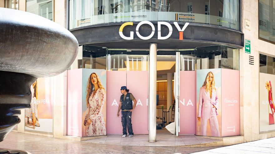 Zapatería Gody cierra su tienda en el centro de Málaga