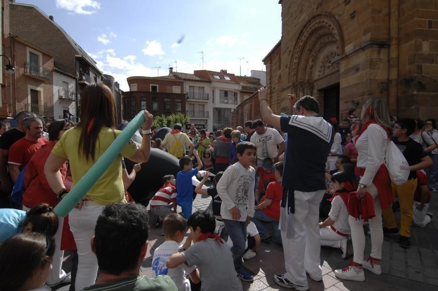 Los toros hinchables llenaron las calles