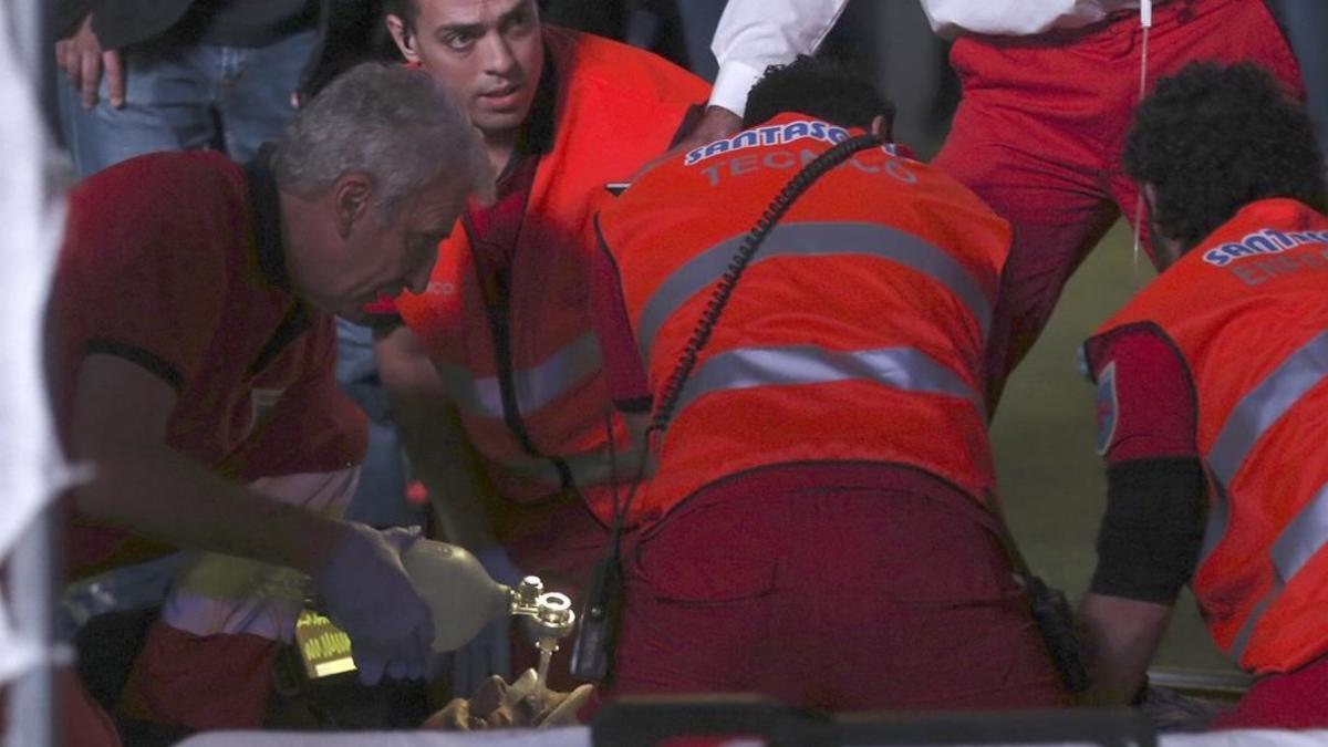 Servicios sanitarios intentan reanimar a Pedro Aunión tras su accidente en el Mad Cool.