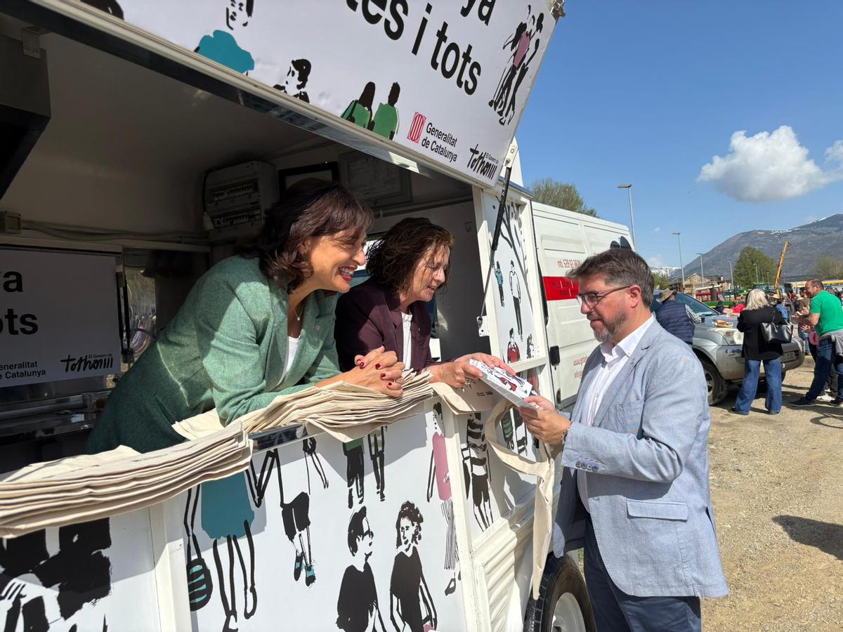 La delegada del Govern al Pirineu en una visita a Puigcerdà