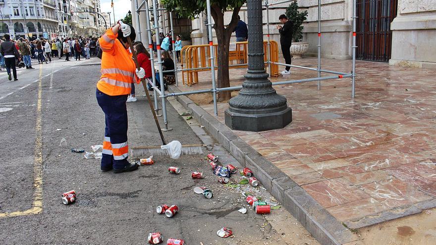 Los gastos relativos a las contratas de limpieza y recogida de basura son los que más se repiten en los reconocimientos extrajudiciales. | LEVANTE-EMV
