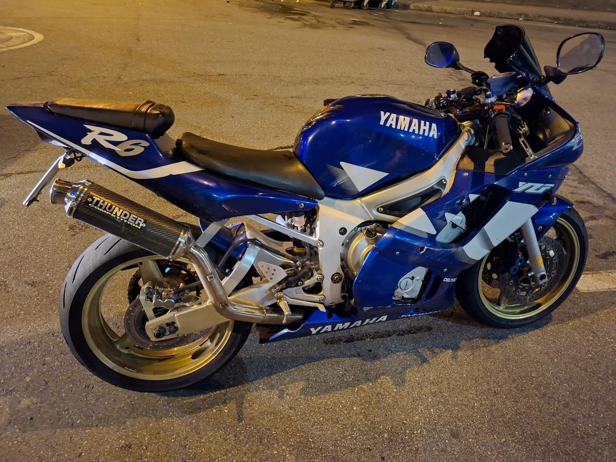 La moto del vecino de Caldas herido en un accidente en Cambados.