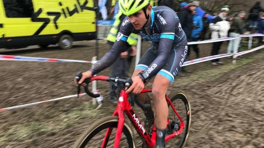 Iván Feijóo, en un momento de la prueba en tierras vascas. // FdV