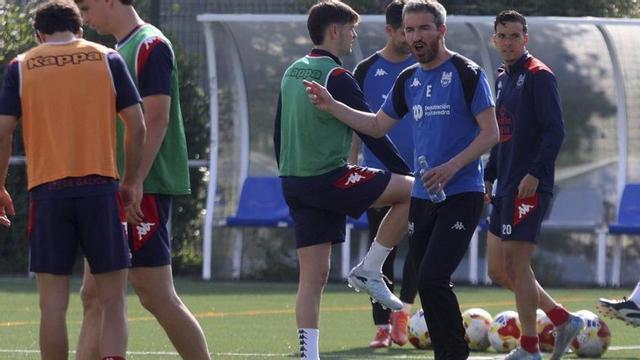 Rubén Domínguez dirigiendo un entrenamiento de la temporada pasada.