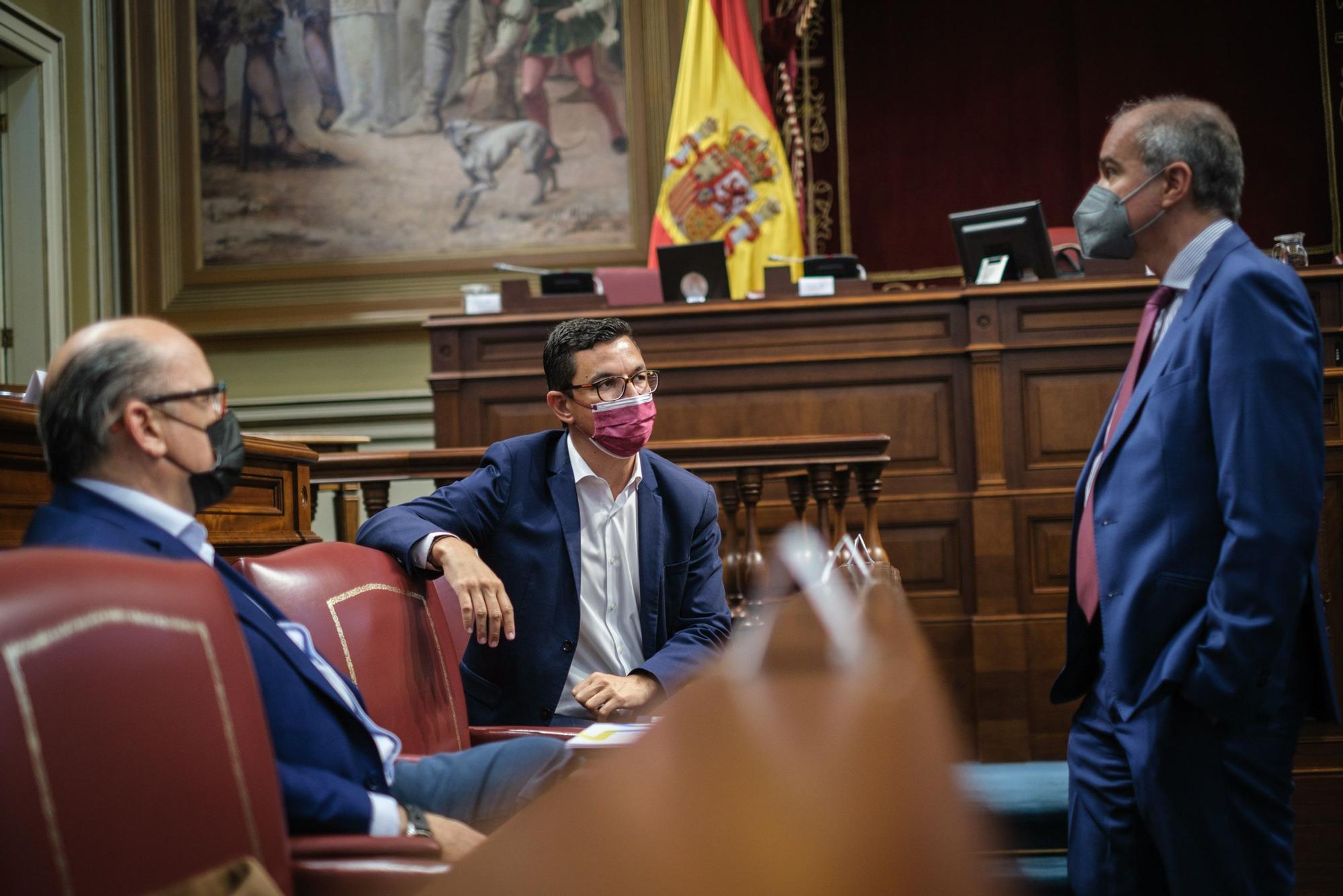 Pleno Extraordinario del Parlamento de Canarias