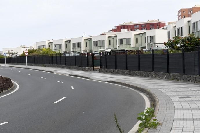 25-12-19 LAS PALMAS DE GRAN CANARI. LA MINILLA. LAS PALMAS DE GRAN CANARIA. Foto de un edificio de dúples en la Avenida de Ansite, número 11, que tienen exceso de altura, con respecto al plan general.  Fotos: Juan Castro.  | 25/12/2019 | Fotógrafo: Juan Carlos Castro