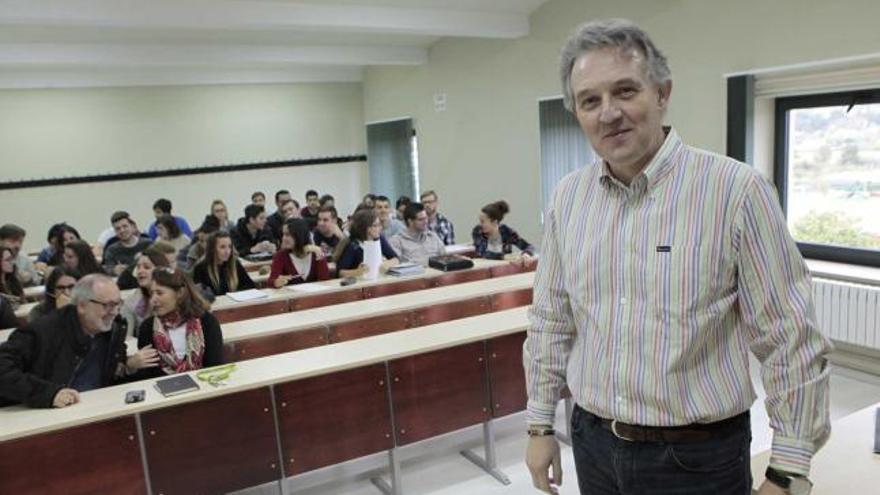 Aquilino Juan, ayer, antes de la explicación del proyecto &quot;Erasmus UbiCamp&quot;.