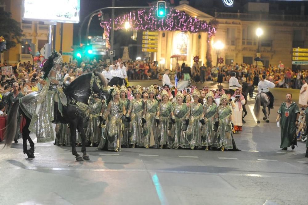 Desfile de Moros y Cristianos por las calles de Mu