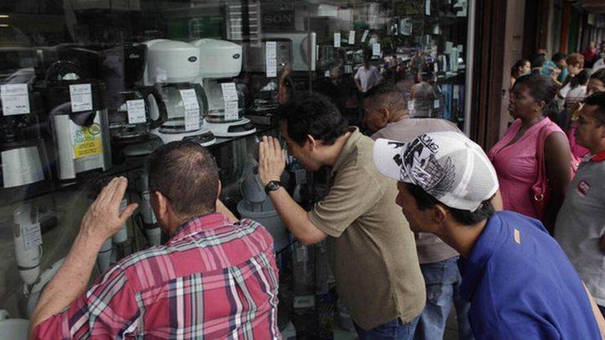 Maduro moviliza a las milicias para apoyar sus medidas contra los altos precios