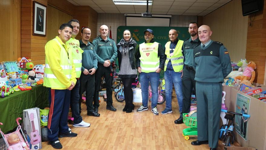 La Guardia Civil de Oviedo recoge juguetes para repartir a niños en situación de pobreza