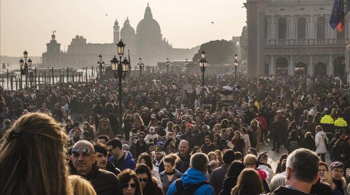 zentauroepp48899440 venice veneto italy 2019 03 02 thousands of people are 190704185605 zentauroepp48899440 venice veneto italy 2019 03 02 thousands of people are 190704185605